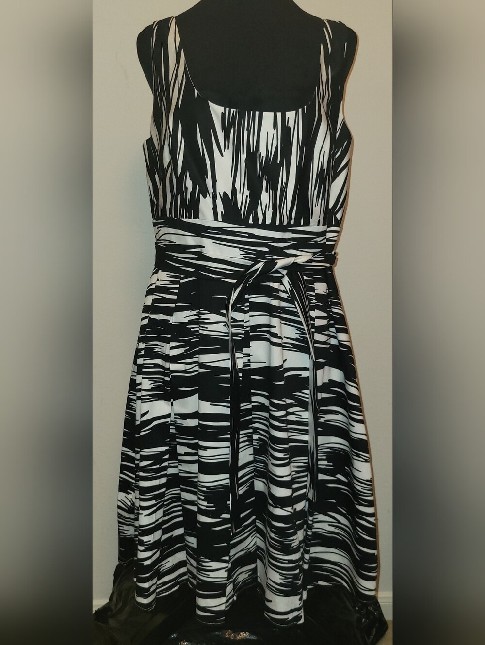 Calvin Klein Black & White Abstract Print Midi Dress with Waist Tie